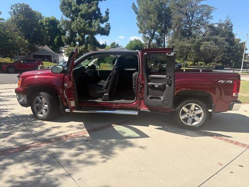 Red 2013 GMC Sierra 1500 SLE1