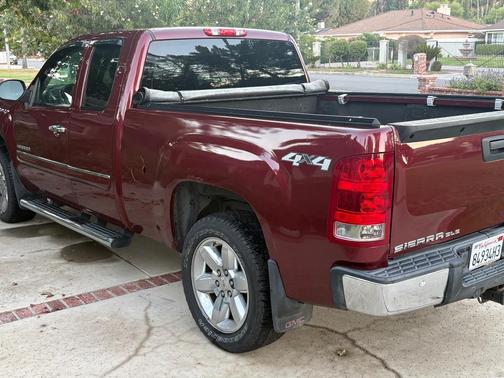 Red 2013 GMC Sierra 1500 SLE1