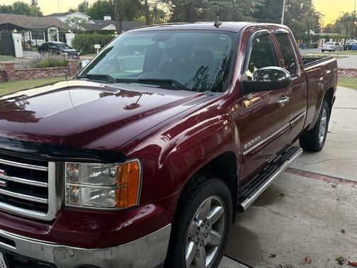 Red 2013 GMC Sierra 1500 SLE1