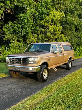 Gold 1996 Ford F-250 XL SuperCab H/D