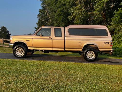Gold 1996 Ford F-250 XL SuperCab H/D