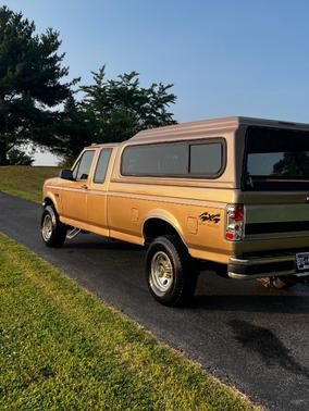 Gold 1996 Ford F-250 XL SuperCab H/D
