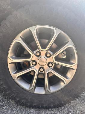 Silver 2014 Jeep Grand Cherokee Limited