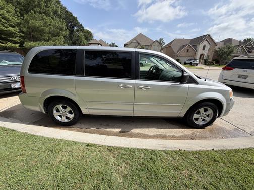 Silver 2010 Dodge Grand Caravan SE