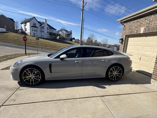 Beige 2023 Porsche Panamera Panamera Turbo S Executive