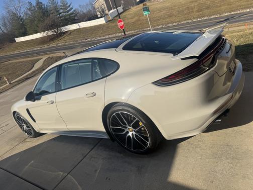Beige 2023 Porsche Panamera Panamera Turbo S Executive