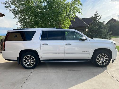 White 2016 GMC Yukon XL Denali