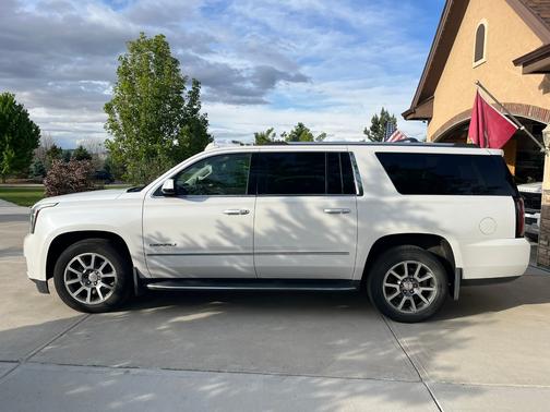 White 2016 GMC Yukon XL Denali