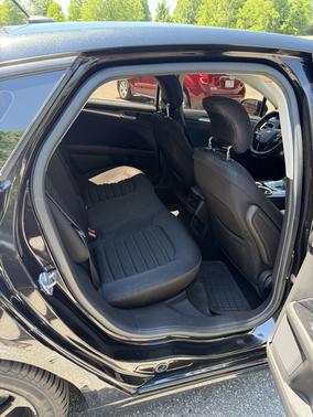 Black 2013 Ford Fusion SE