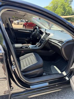 Black 2013 Ford Fusion SE