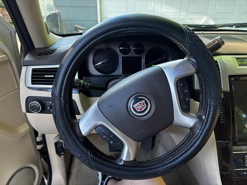 White 2008 Cadillac Escalade Base