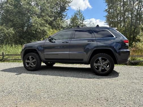 Gray 2013 Jeep Grand Cherokee Overland