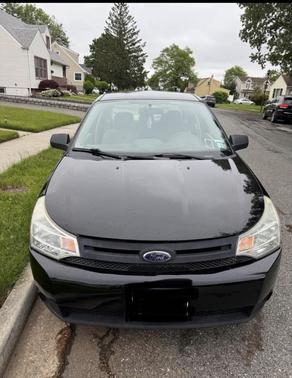 Black 2010 Ford Focus SE