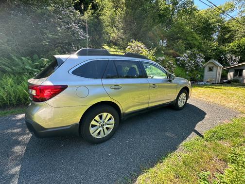 Gray 2018 Subaru Outback 2.5i Premium