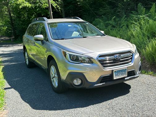 Gray 2018 Subaru Outback 2.5i Premium