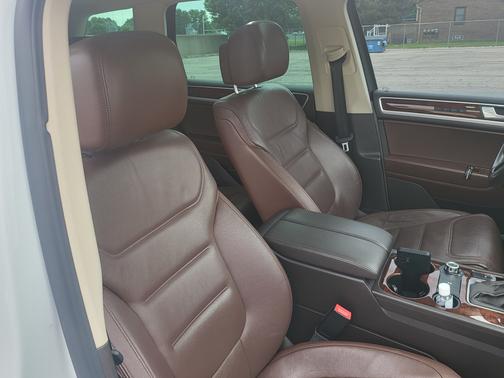 2013 Volkswagen Touareg VR6 Lux