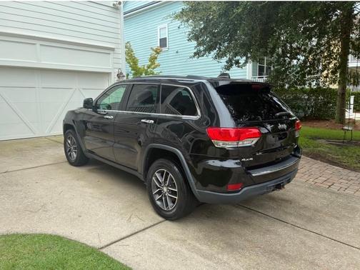 Black 2017 Jeep Grand Cherokee Limited
