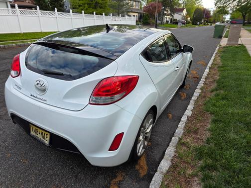 White 2013 Hyundai Veloster Base