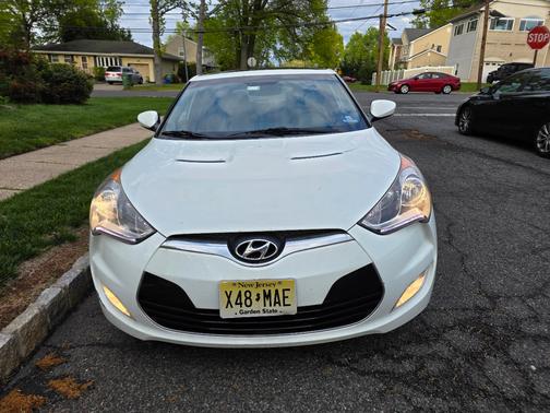 White 2013 Hyundai Veloster Base