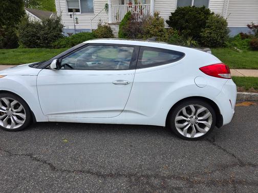 White 2013 Hyundai Veloster Base