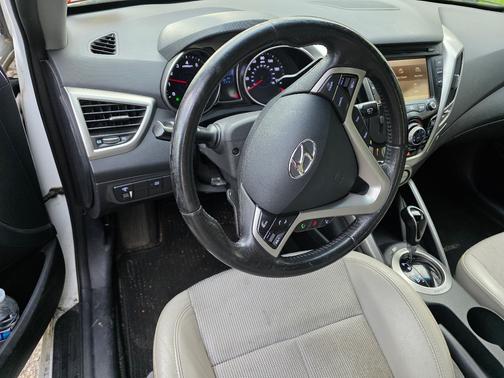 White 2013 Hyundai Veloster Base