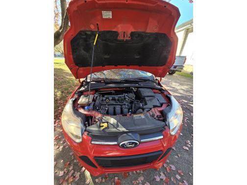 Red 2013 Ford Focus SE