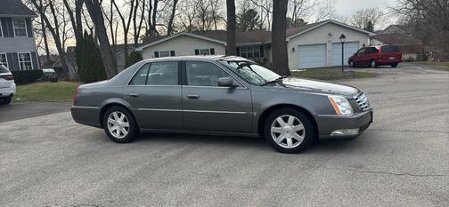 Gray 2008 Cadillac DTS Luxury II