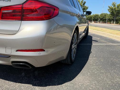 Gold 2019 BMW 540 i