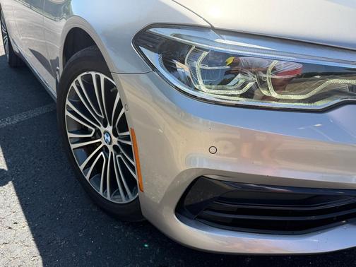 Gold 2019 BMW 540 i