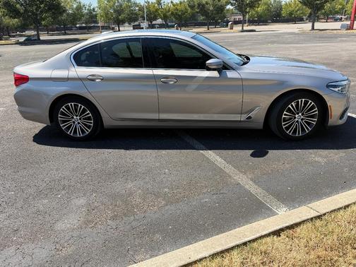 Gold 2019 BMW 540 i