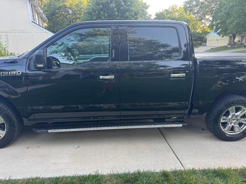 Black 2016 Ford F-150 XLT