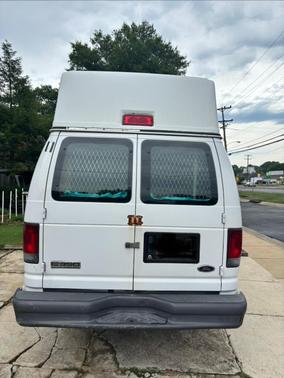 White 2007 Ford E350 Super Duty Base