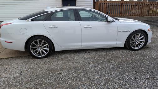 2013 Jaguar XJ Base