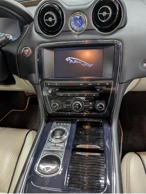 2013 Jaguar XJ Base