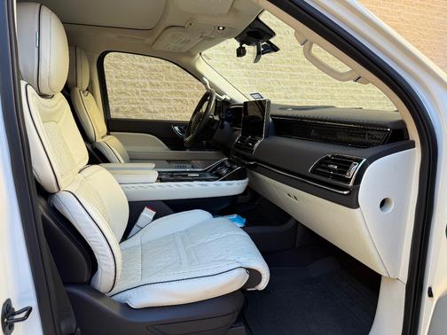 2022 Lincoln Navigator Black Label