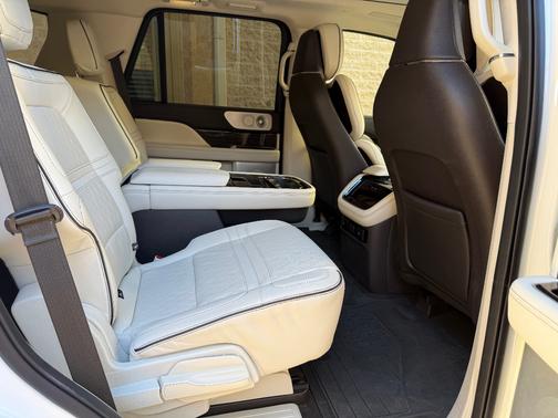 2022 Lincoln Navigator Black Label