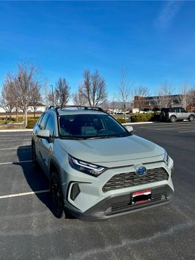 2022 Toyota RAV4 Hybrid XLE