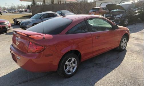 Photo 4 of 11 of 2009 Pontiac G5 Base