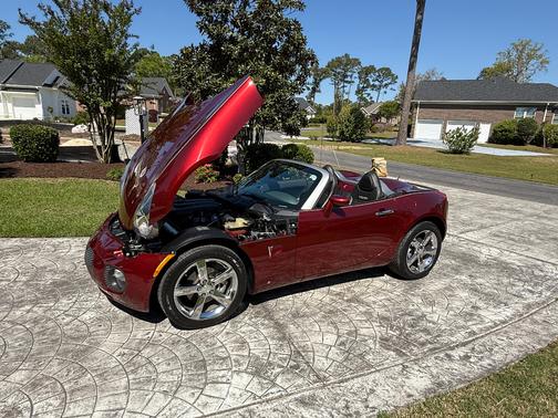 Red 2009 Pontiac Solstice GXP