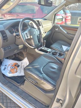 2011 Nissan Pathfinder LE
