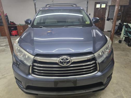Blue 2016 Toyota Highlander XLE