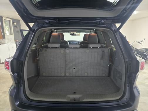 Blue 2016 Toyota Highlander XLE