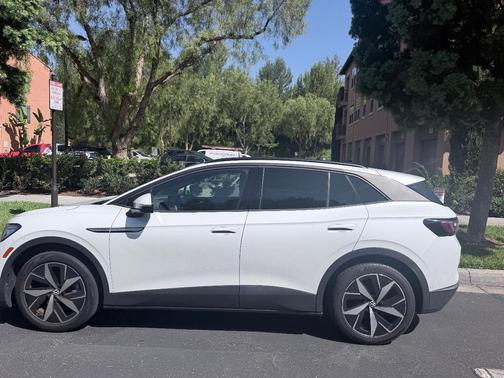 White 2023 Volkswagen ID.4 Pro S