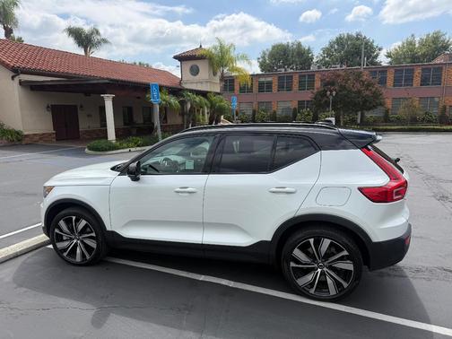 White 2021 Volvo XC40 Recharge Pure Electric P8 R-Design