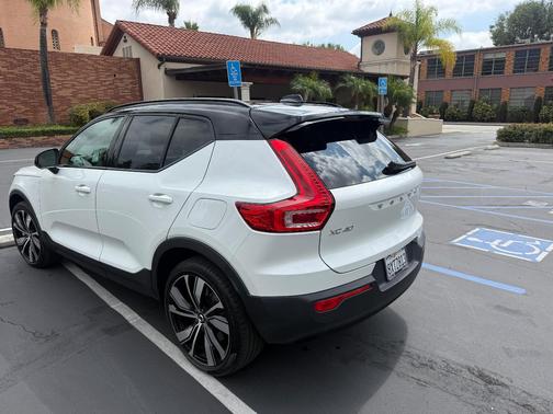 White 2021 Volvo XC40 Recharge Pure Electric P8 R-Design