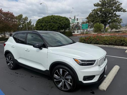 White 2021 Volvo XC40 Recharge Pure Electric P8 R-Design
