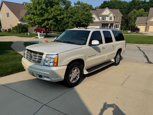 2004 Cadillac Escalade ESV Base