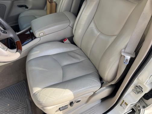 2004 Cadillac Escalade ESV Base