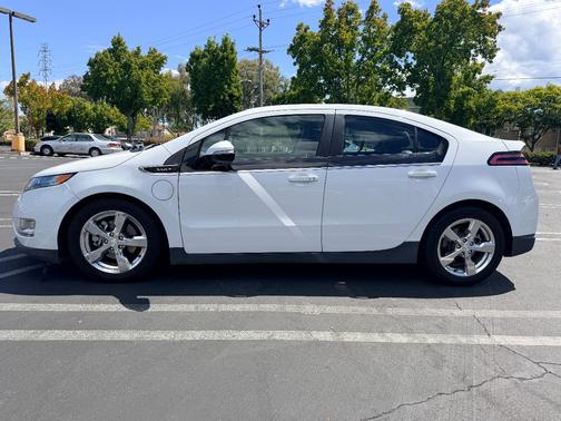 White 2013 Chevrolet Volt Base
