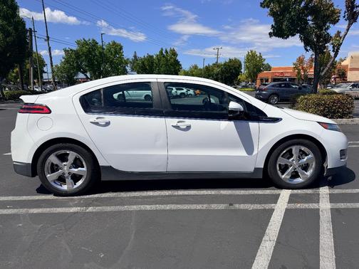 White 2013 Chevrolet Volt Base